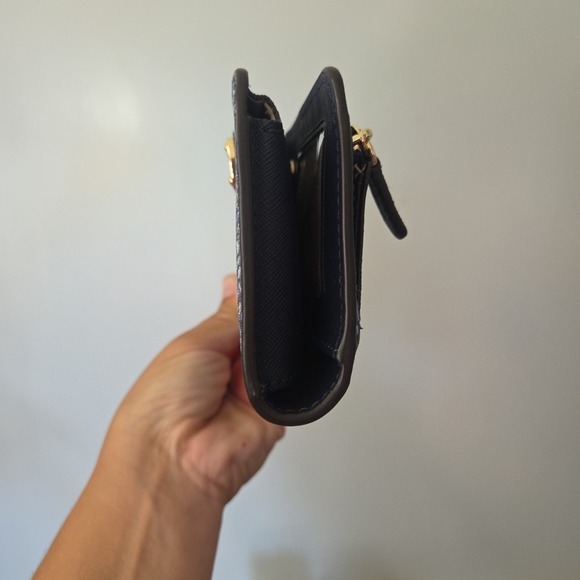 Michael Kors Blue White Daisy Floral Zipper Cell Phone Wallet - Picture 6 of 13